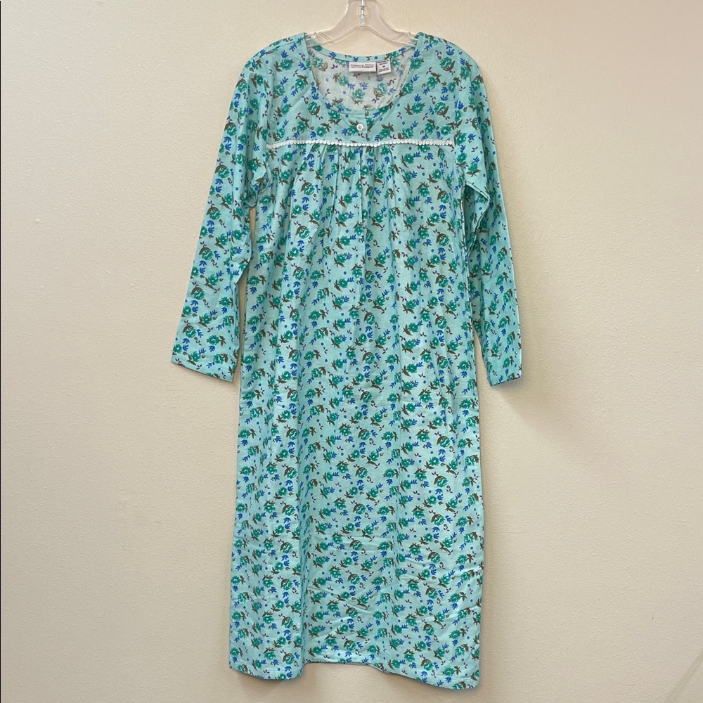 Country Store 100% cotton Blue Floral Maxi Nightgown White Lace Detail WM